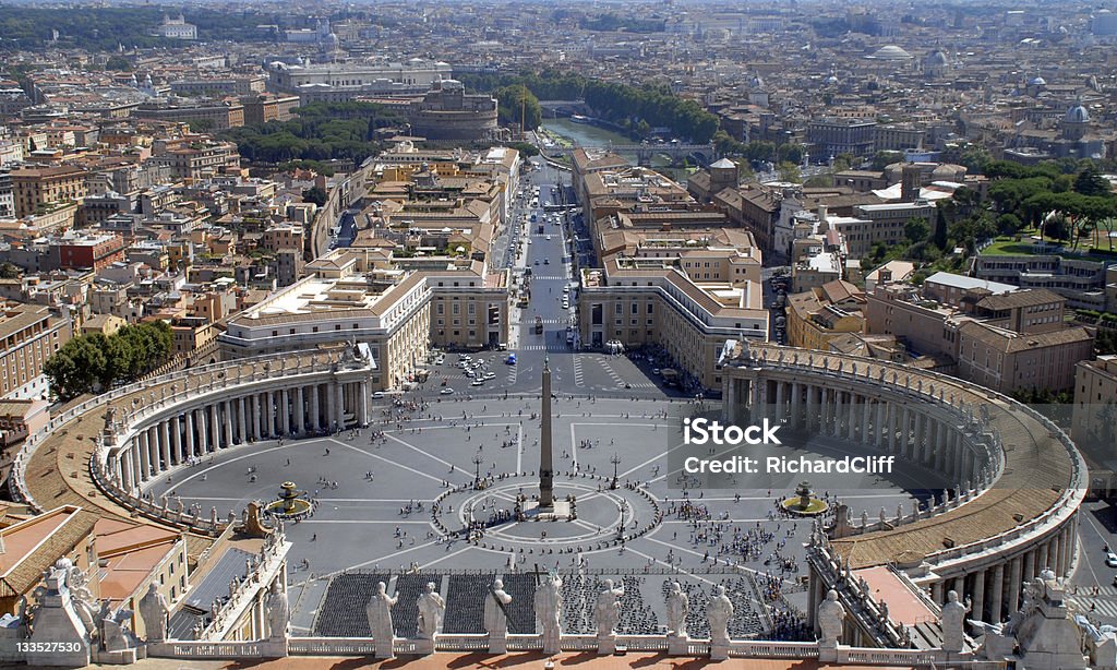 Rzym. Widok na St Bazylika Piotra - Zbiór zdjęć royalty-free (Architektura)