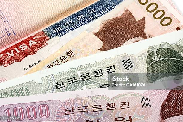 Foto de Korean Visa E Moeda e mais fotos de stock de Coreia do Sul - Coreia do Sul, Visto de passaporte, Carteira de Identidade