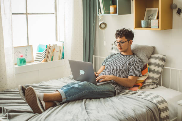 istock Day of a college student 1335298569