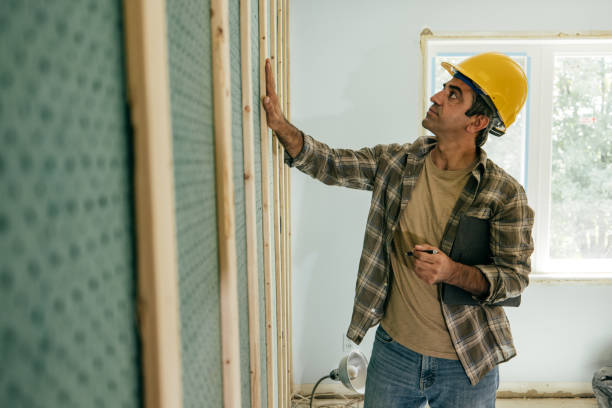 istock Reasons To Hire A General Contractor 1335318131