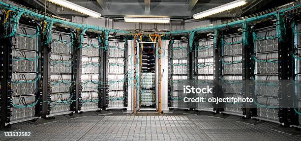 Foto de Conjunto De Computador Servidor Quarto e mais fotos de stock de Supercomputador - Supercomputador, Sala de servidores, Network