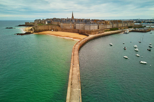 scenic aerial drone view of saint-malo intra-muros, brittany, france - intra coastal imagens e fotografias de stock