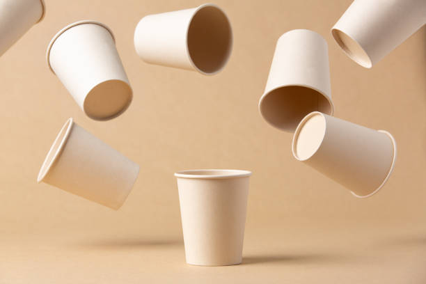 recyclable cardboard cups - coffee coffee cup cup paper imagens e fotografias de stock