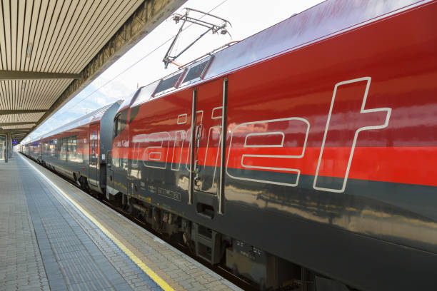 öbb railjet 로고 기관차 열차 인스브루크 주요 기차역 오스트리아 오스트리아 연방 철도 - siemens 뉴스 사진 이미지