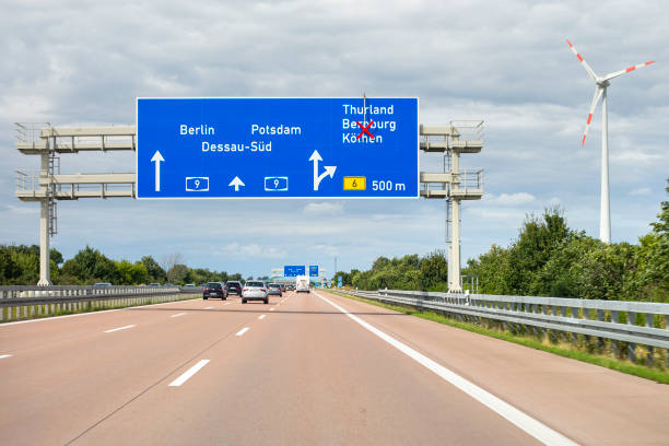 autostrada tedesca a9, thurland - road marking road reflector road dividing line foto e immagini stock