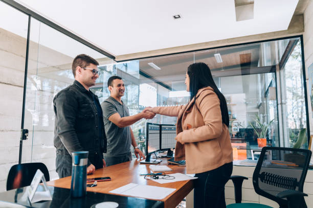 istock Closing a deal 1335397223