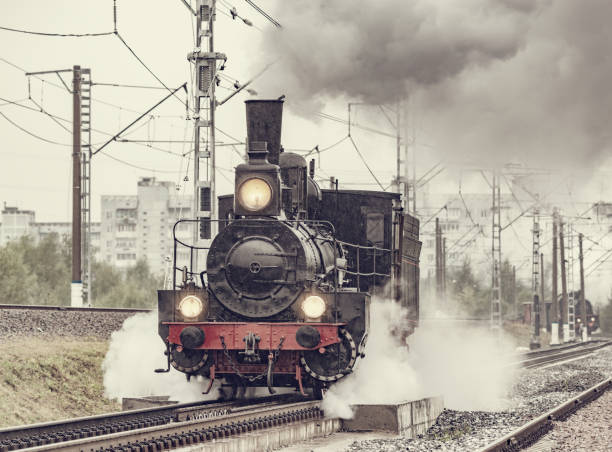 retro steam locomotive moves under the rain. - 2271 imagens e fotografias de stock