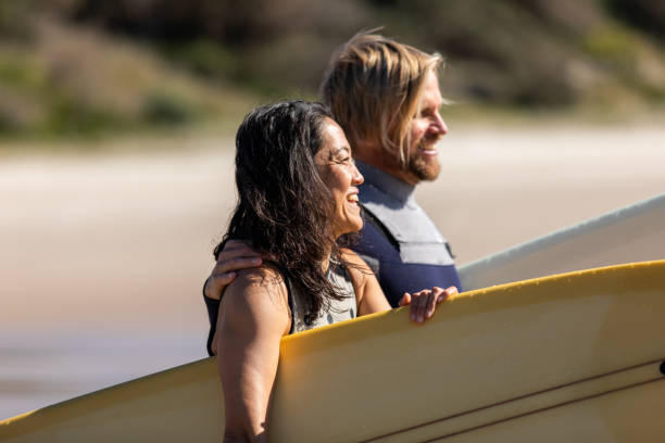 istock Couple that surfs together stays together 1335406191