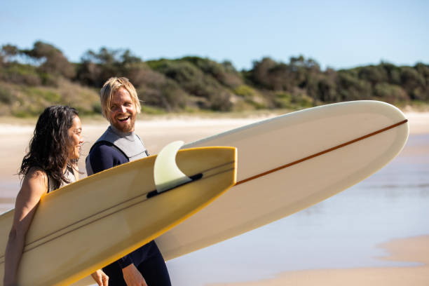 istock Couple that surfs together stays together 1335406259