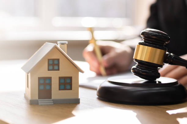 istock Divorce Property Law And House Foreclosure 1335440157