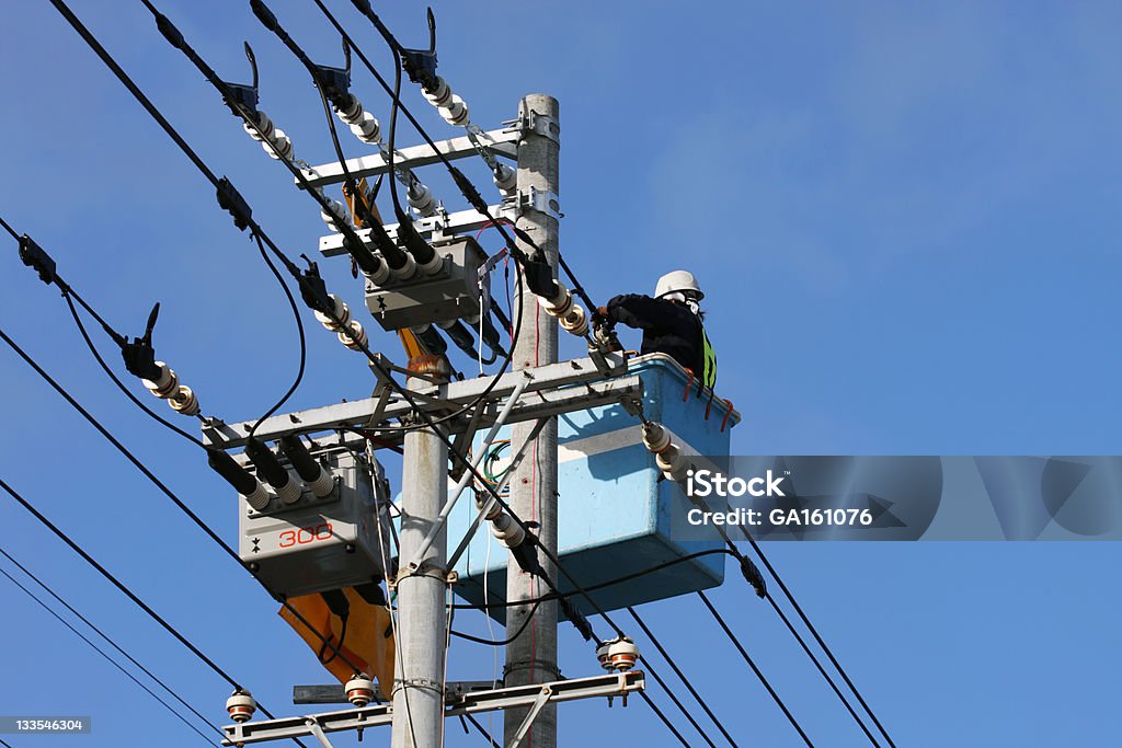 Réparation un électricien puissance ligne - Photo de Acier libre de droits