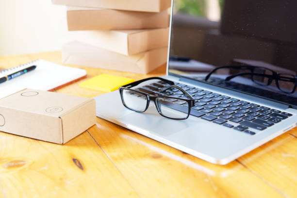 istock Online Business / Internet business concept note on laptop in office 1335506738