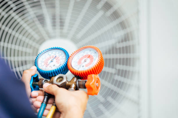 Air Conditioning Technician and A part of preparing to install new air conditioner. Air Conditioning Technician and A part of preparing to install new air conditioner. air conditioner photos stock pictures, royalty-free photos & images