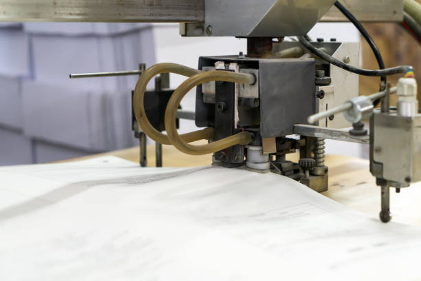인쇄소에서 인쇄기가동 - laminated plastic printout paper industry 뉴스 사진 이미지