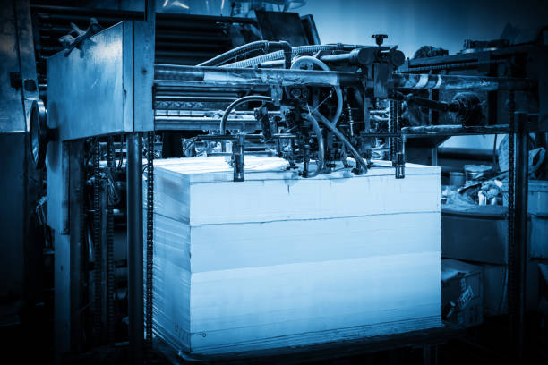 인쇄소에서 인쇄기가동 - laminated plastic printout paper industry 뉴스 사진 이미지