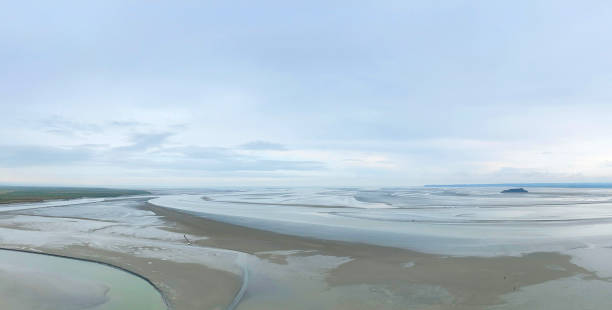 istock Bay of Mont Saint-Michel 1335558478