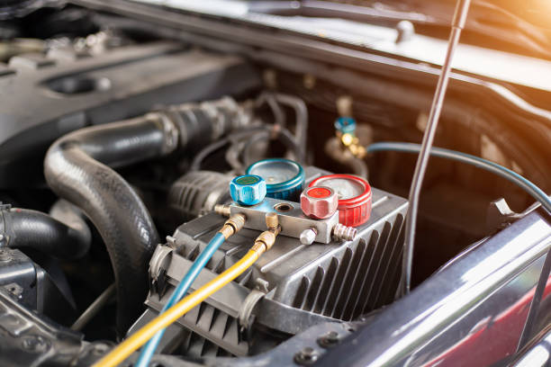istock Car air conditioner check service, leak detection, fill refrigerant.Device and meter liquid cooling in the car by specialist technicians. 1335560790