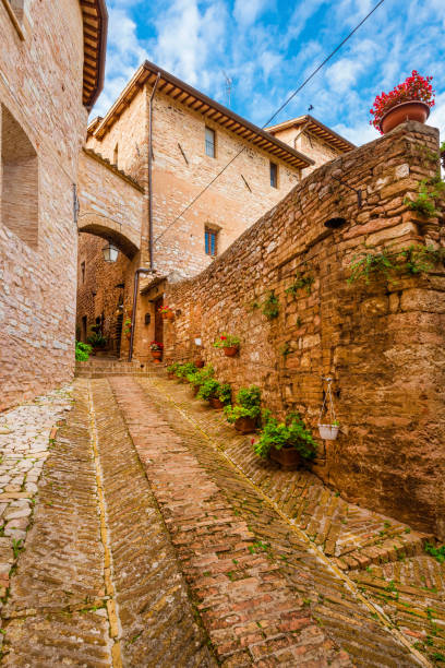 istock Spello historic center alley 1335563222