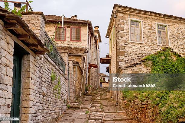 Photo libre de droit de Zagori Village Alley banque d'images et plus d'images libres de droit de Architecture - Architecture, Bâtiment vu de l'extérieur, Entrée