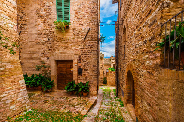 istock Spello historic center alley 1335564381