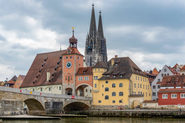 regensburg - arch bridge regensburg ancient germany imagens e fotografias de stock