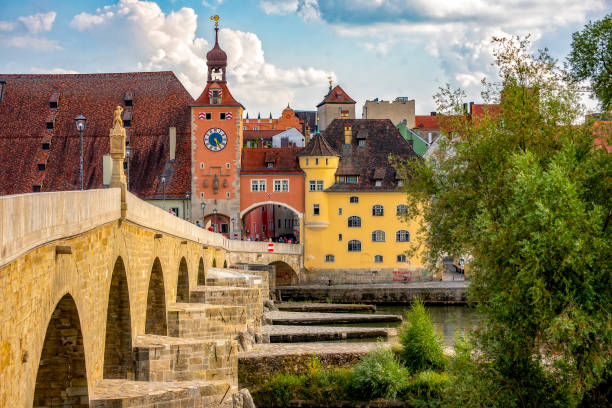 regensburg - arch bridge regensburg ancient germany imagens e fotografias de stock