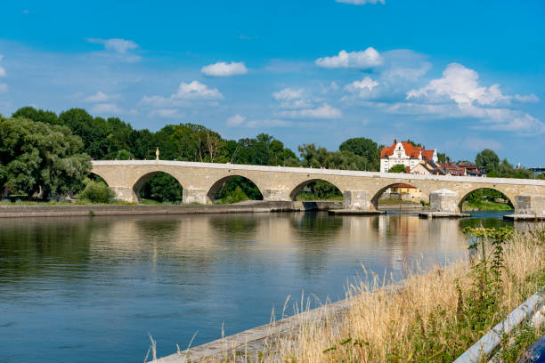 regensburg - arch bridge regensburg ancient germany imagens e fotografias de stock