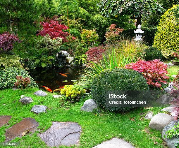 Japanischer Garten Stockfoto und mehr Bilder von Hausgarten - Hausgarten, Teich, Gartenanlage