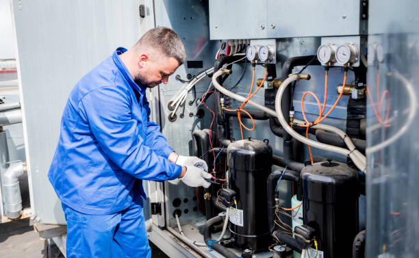 prueba de resistencia de los sensores de temperatura en la sección de alimentación de refrigeración de la unidad de ventilación - condensador componente eléctrico fotografías e imágenes de stock