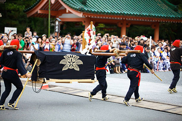日本人男性をする時代祭 - 平安神宮 ストックフォトと画像