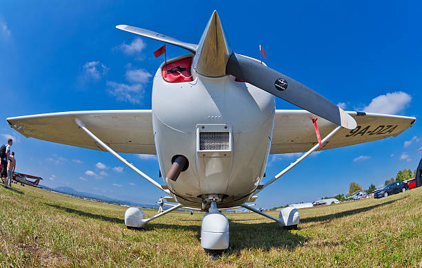 cessna 172s skyhawk w xi international zagrzeb pokazy lotnicze - cessna_172s zdjęcia i obrazy z banku zdjęć