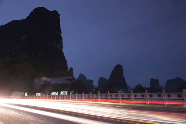 yangshuo china - bridge beauty in nature travel destinations yangshuo - fotografias e filmes do acervo