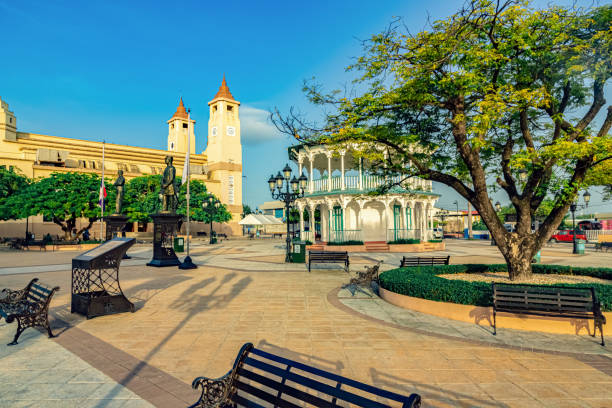 Central Park in Puerto Plata, Independence Square, Plaza de Independencia, and a catholic church in the downtown Central Park in Puerto Plata, Independence Square, Plaza de Independencia, and a catholic church in the downtown alcove stock pictures, royalty-free photos & images
