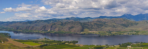 widok z lotu ptaka na wino valley panorama osoyoos - lake osoyoos zdjęcia i obrazy z banku zdjęć