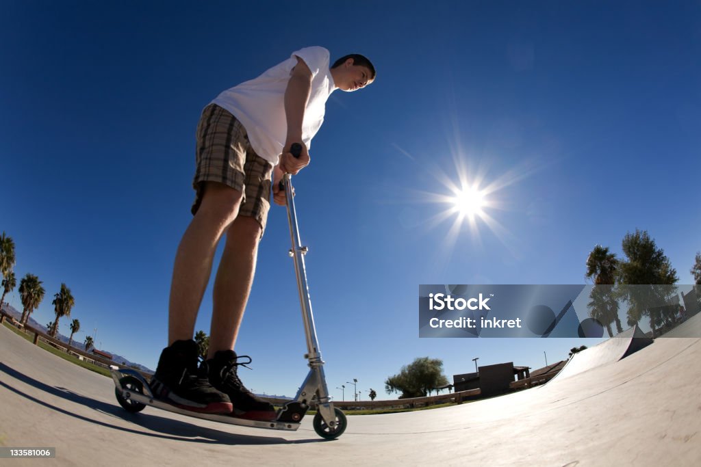 scooter equitazione - Foto stock royalty-free di Adolescente