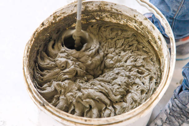 istock Mix the repair mortar in a bucket. Selective focus. 1335853589