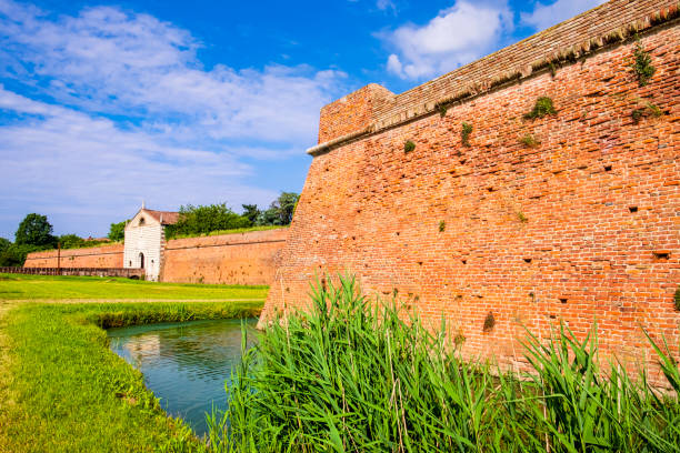 istock Sabbioneta, Porta Imperiale & surrounding walls (Lombardy, Italy) 1335876650