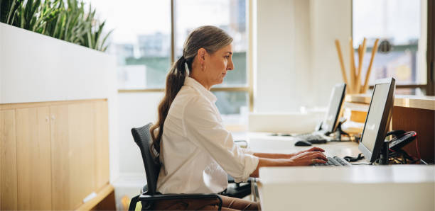 istock Businesswoman working at office desk 1335917307