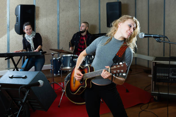 istock Fine guitar player and singer with band 1335941016