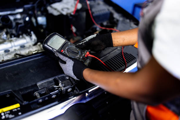 auto electrician troubleshooting a car engine - car battery imagens e fotografias de stock