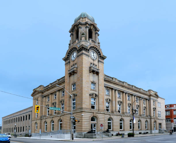 Old commercial buildings Ontario, Canada - August 13, 2021:  A beaux-arts government building from the early 1900s is now used for the campus of Wilfrid Laurier University in Brantford. wilfrid laurier stock pictures, royalty-free photos & images