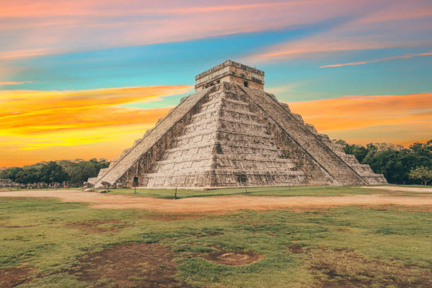 istock El Castillo (Kukulcán Temple) of Chichen Itza at sunset 1336038179