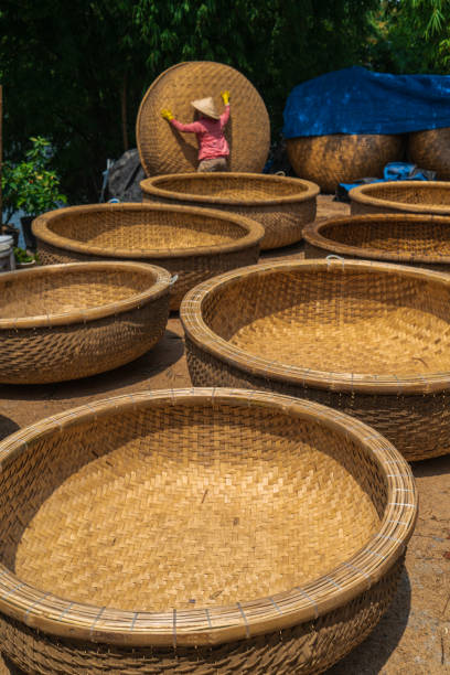 istock Making basket boats in Phu Yen 1336079547
