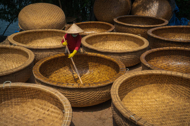 istock Making basket boats in Phu Yen 1336079558