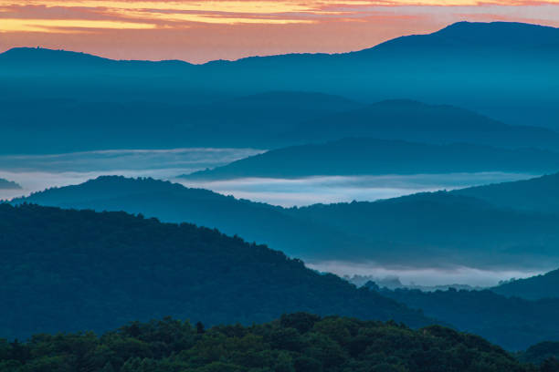 istock Foggy sunrise in the Appalachian mountains 1336093419