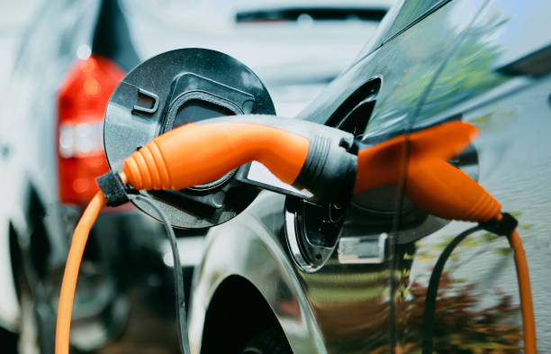 istock E-Mobility, Recharging an electric car 1336104049