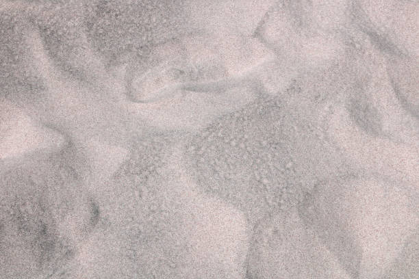 vue du sable gris clair, de l’arrière-plan, de la mise au point, de la texture. - water wave sea tranquil scene photos et images de collection