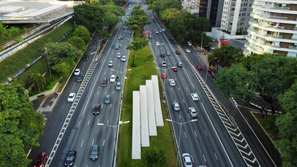 Aerial photo taken by drone over the 23rd may avenue in Sao Paulo (Foto feita por drone sobre a avenida 23 de maio em São Paulo) Aerial photo taken by drone congonhas airport stock pictures, royalty-free photos & images