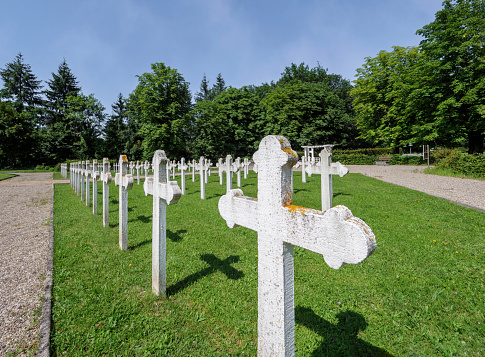 Roemeense militaire begraafplaats Soultzmatt in de franse Vogezen met 678 Roemeense militairen omgekomen tijdens de Eerste Wereldoorlog. Deze militairen kwamen niet alleen om bij gevechtshandelingen maar ook veel door uitputting en honger in Duits krijgsgevangenschap.