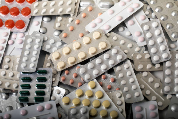 istock Plates with different pills and capsules texture. 1336139787